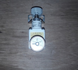 2 x SMC drukregelaar met manometer 4B1-25 