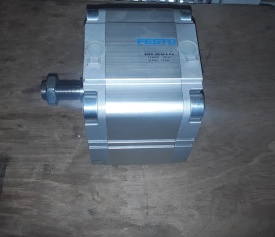 2 x Festo cilinder ADVU-100-40-A-P-A