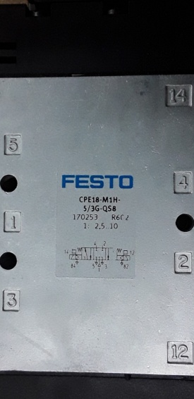 2 x Festo magneetventiel CPE18-M1H-5/3G-QS-8