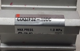 5 x SMC CDQ2F32-10DC 