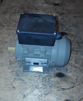 2 x Elektromotor 0.18 kw, 1.400 rpm 230 volt 