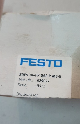 2 x Festo drukschakelaar SDE5-D6-FP-Q6E-P-M8-G 